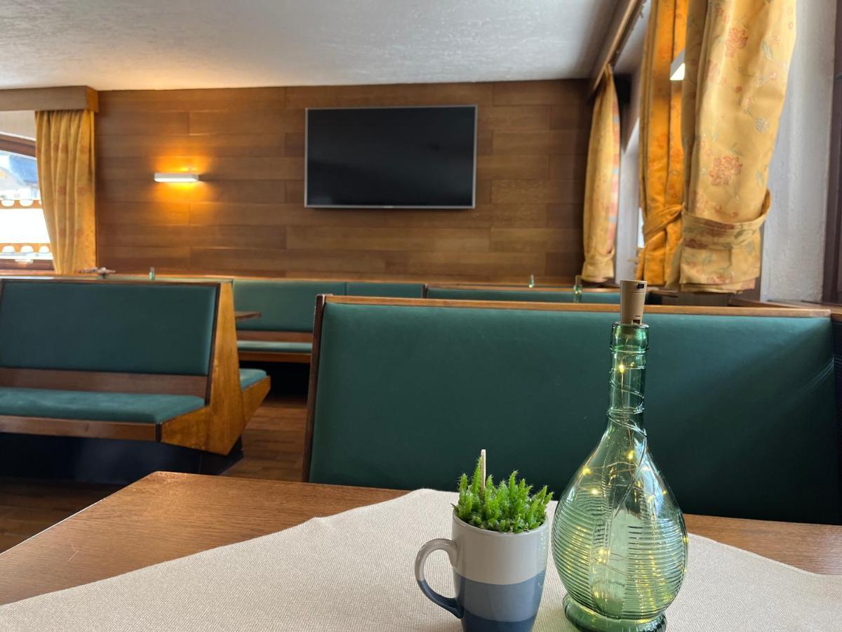 Hotel Alle Tre Baite 산타카테리나발루프바 외부 사진