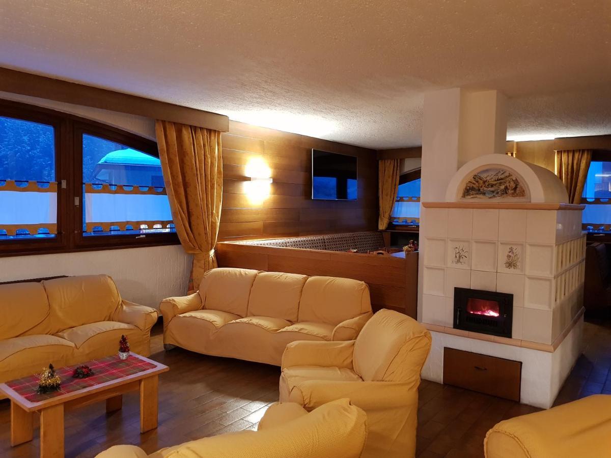 Hotel Alle Tre Baite 산타카테리나발루프바 외부 사진