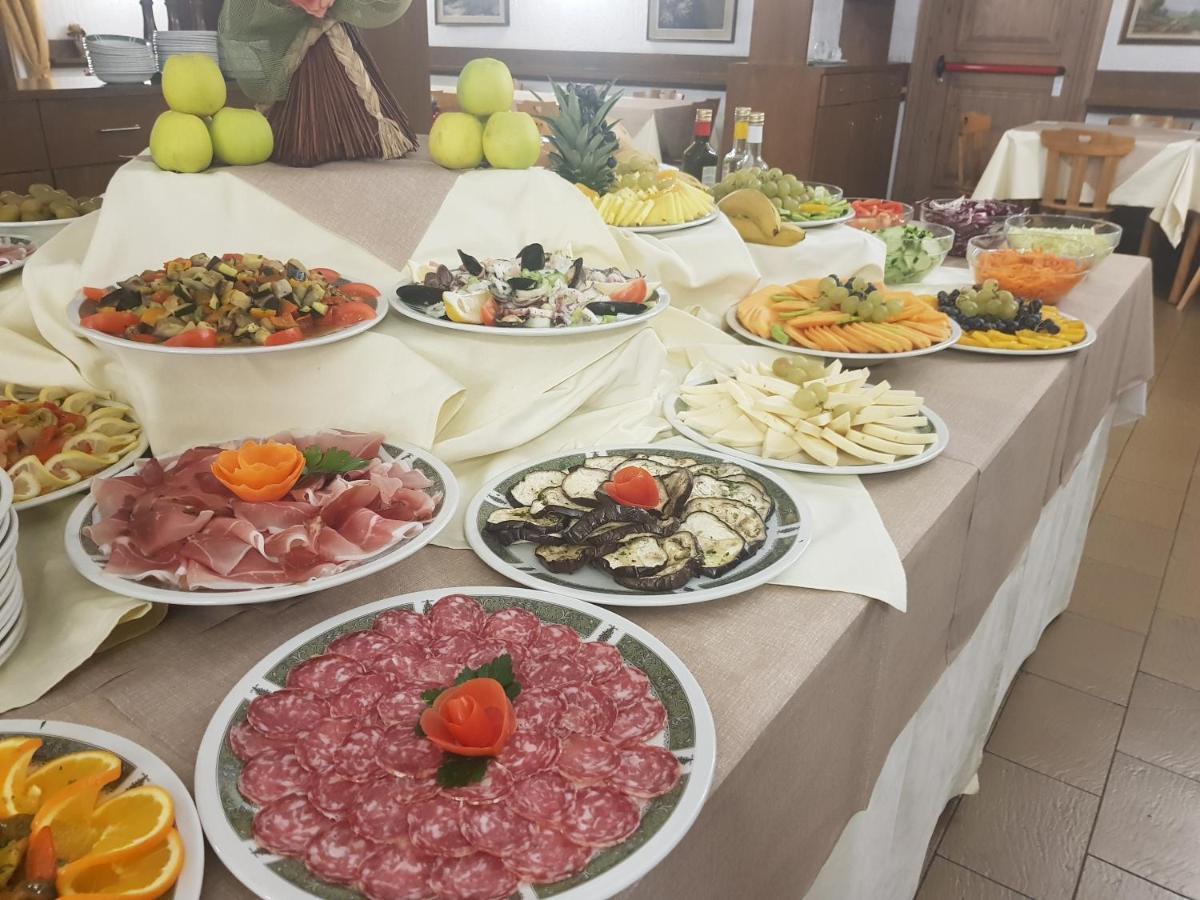 Hotel Alle Tre Baite 산타카테리나발루프바 외부 사진