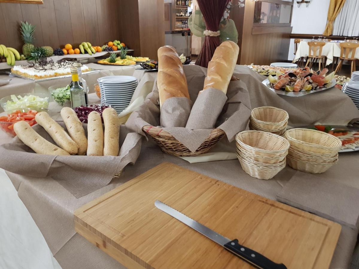 Hotel Alle Tre Baite 산타카테리나발루프바 외부 사진