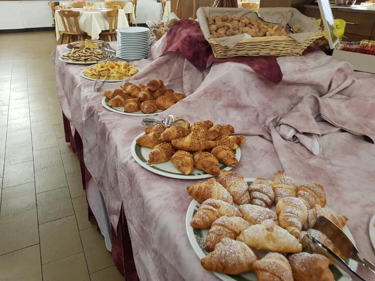 Hotel Alle Tre Baite 산타카테리나발루프바 외부 사진