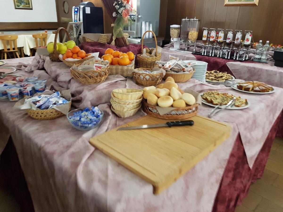 Hotel Alle Tre Baite 산타카테리나발루프바 외부 사진