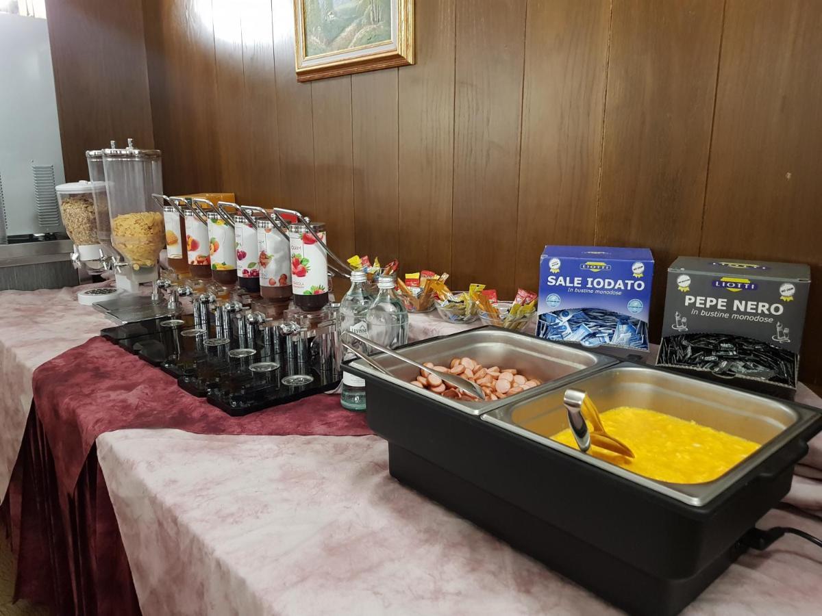 Hotel Alle Tre Baite 산타카테리나발루프바 외부 사진
